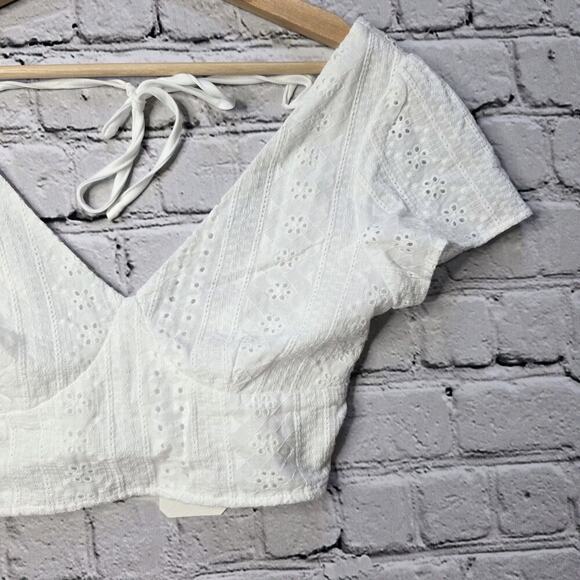 Altar'd State Cotton Shell White Eyelet Crop Top New Size Small - Picture 3 of 11